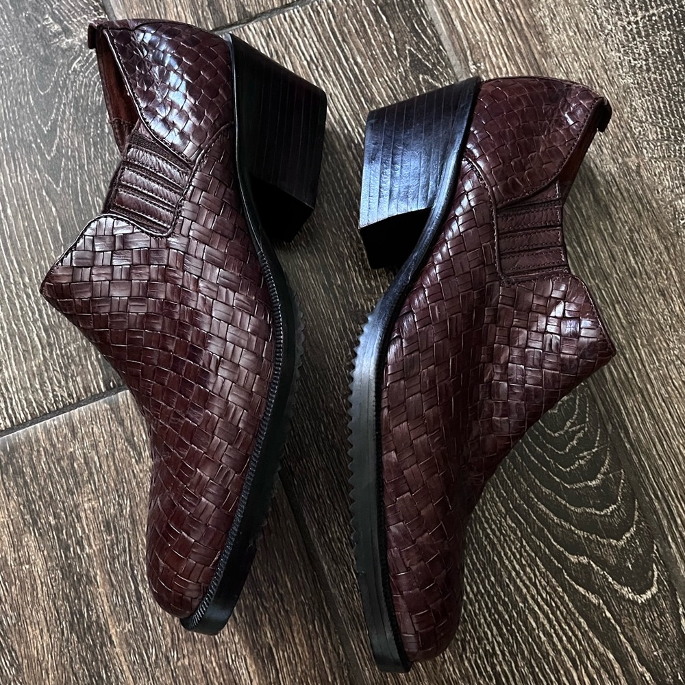 COLE HAAN leather woven brown loafers